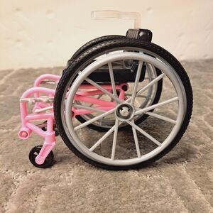 Barbie Mattel Doll Wheelchair “Made To Move” Pink Wheel Chair 2018 toy
